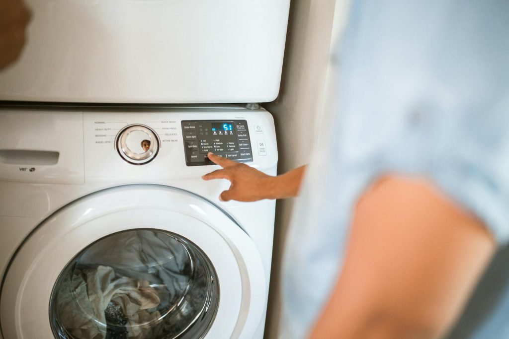 Analiza pralek automatycznych i pralek półautomatycznych: Które są bardziej wydajne w praniu?
