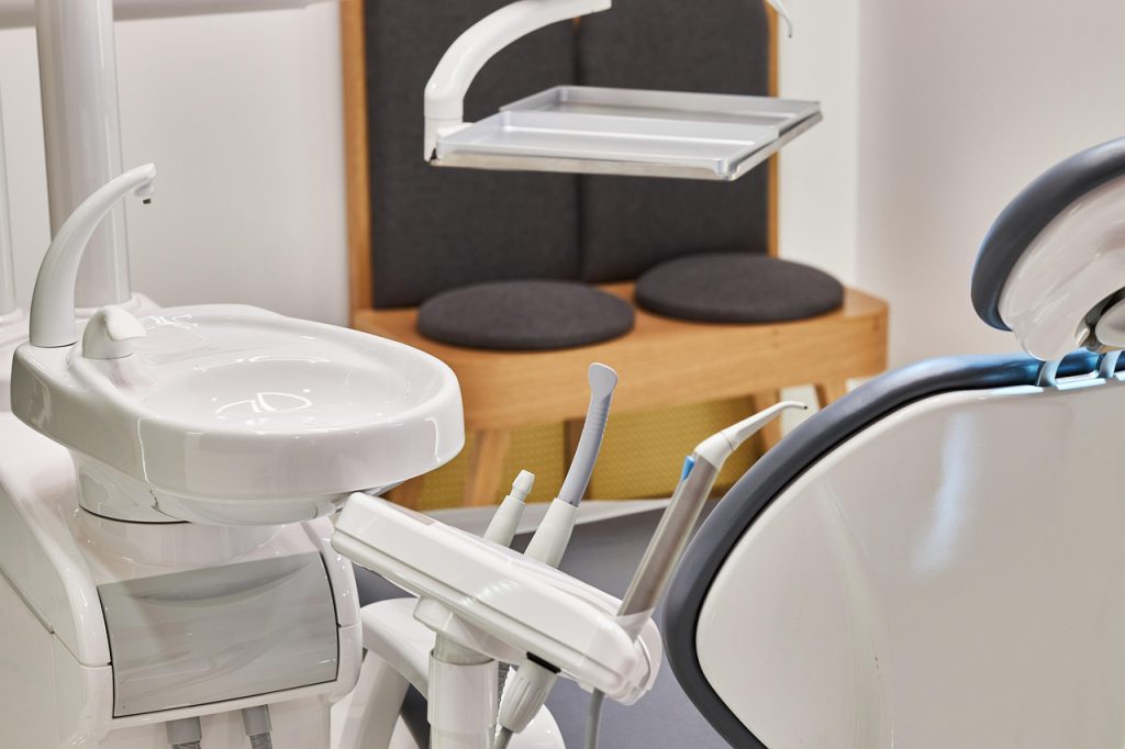 Pogotowie dentystyczne Olsztyn w akcji – szybka pomoc przy nagłych bólach zębów i urazach jamy ustnej. Skuteczna opieka dentystyczna 24/7.