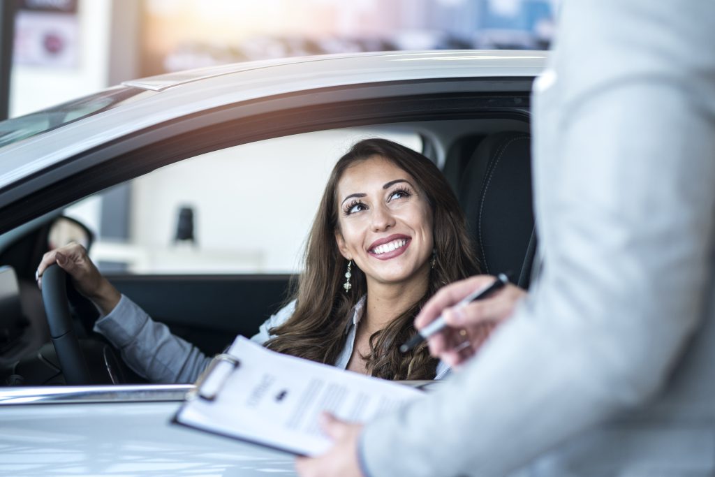 Wynajem Mercedes A 200 AMG Katowice to idealny wybór dla miłośników luksusu i mocy. Zarezerwuj teraz swoje wymarzone auto!