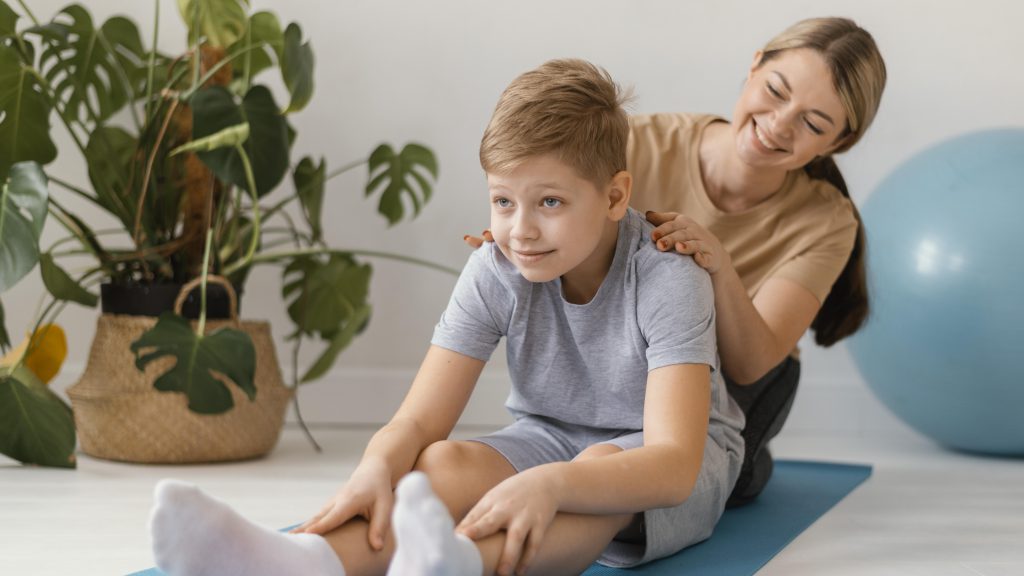 Profesjonalny fizjoterapeuta dziecięcy z Plewisk wspiera zdrowy rozwój najmłodszych pacjentów poprzez indywidualną terapię.