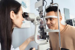 Laserowa korekta wad wzroku – co to właściwie jest?